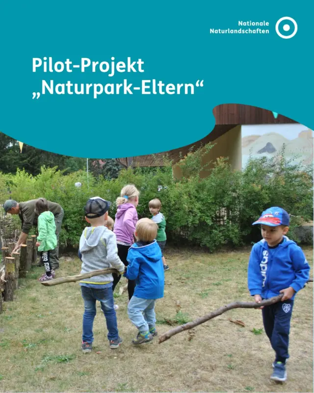 Natur für die ganze Familie – unser Pilot-Projekt „Naturpark-Eltern" macht's möglich!

Seit 2024 haben wir in zehn Kitas und acht Naturparken getestet, wie Familien stärker in den Naturpark-Alltag eingebunden werden können – mit Fokus auf Ernährung und Bewegung.

Das Ergebnis? 
✅ 100 % der Teilnehmenden waren zufrieden 
✅ 87 % bekamen neue Ideen für ihren Familienalltag 
✅ 50 % knüpften neue Kontakte zu anderen Eltern

Die wichtigste Erkenntnis: Es braucht keine perfekte Strategie – sondern Vertrauen, Begegnung und das richtige Umfeld 🍃

👉 Mehr zum Projekt in unserer Bio.

#nnl #nationalenaturlandschaften #landschaftenvollerleben #umweltverstehen #naturpark

📷 Fotos:
Bild 1: © Naturpark Stechlin-Ruppiner Land
Bild 4: © Naturpark Aukrug
Bild 6: © WHO, UNICEF, World Bank Group, UNESCO

Quelle: "Gemeinsam draußen wachsen": Abschlussbericht der The Human Safety Net-Förderprojekte „Kinder in der Natur“ und „Naturpark-Eltern“/VDN e.V.